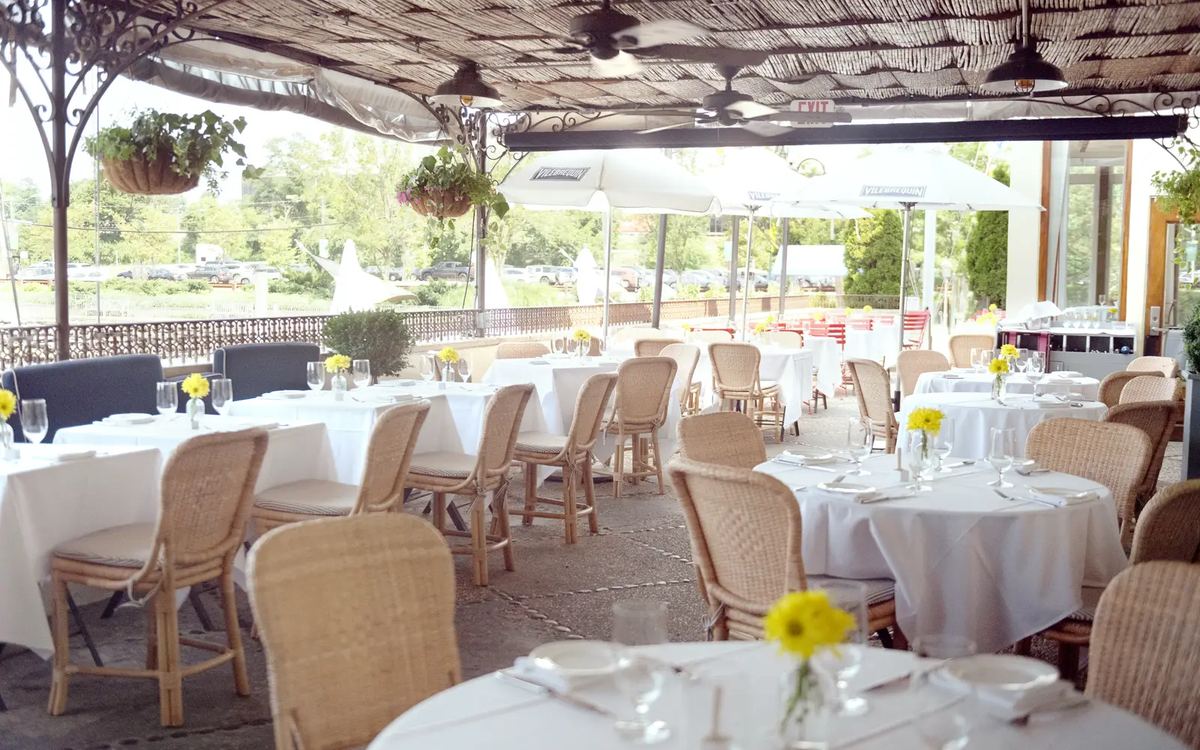The covered terrace dining room at l'escale