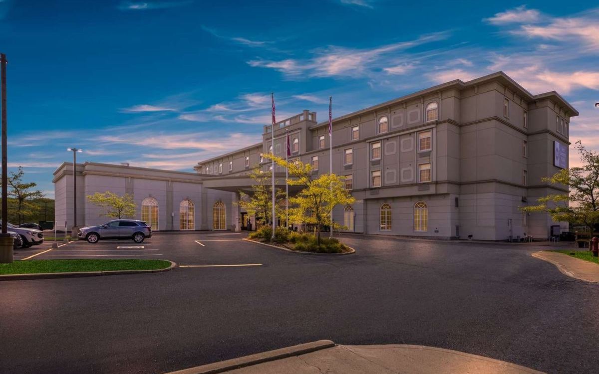 Best Western Plus Orangeville Inn & Suites, exterior