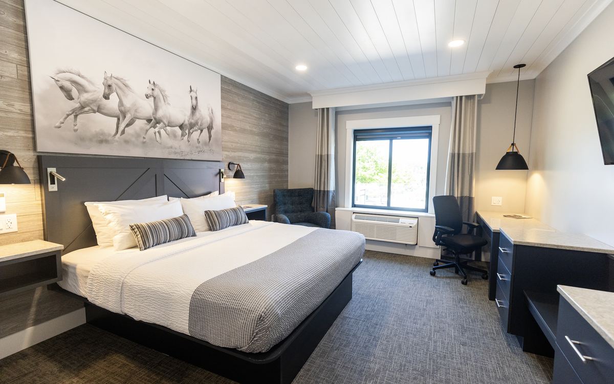 A double-queen guest room at Overmountain Lodge